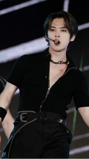 ai character: Lee Min-ho  background