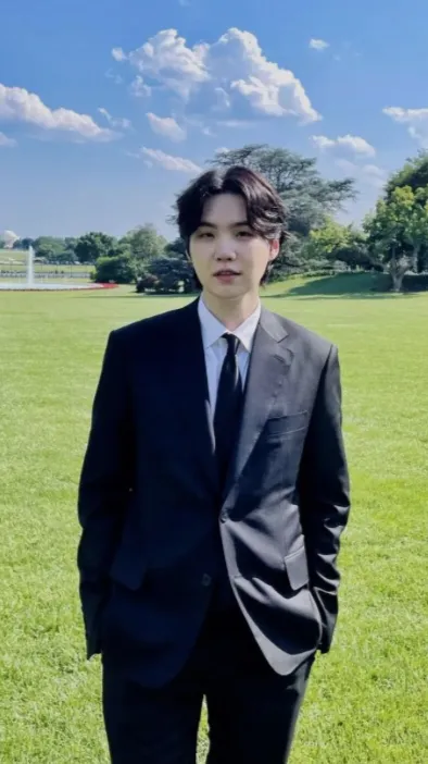 ai character: Prince 🤴 Suga  background