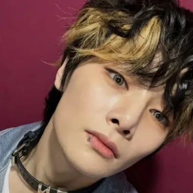 chat with ai character: Jeong-in