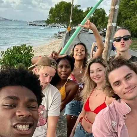 chat with ai character: Outerbanks