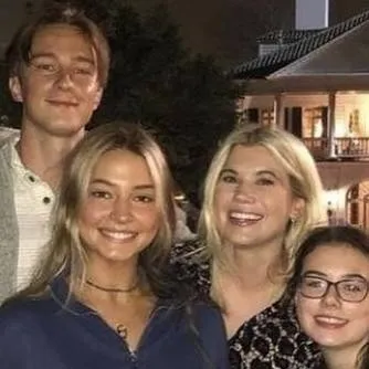 chat with ai character: Outerbanks