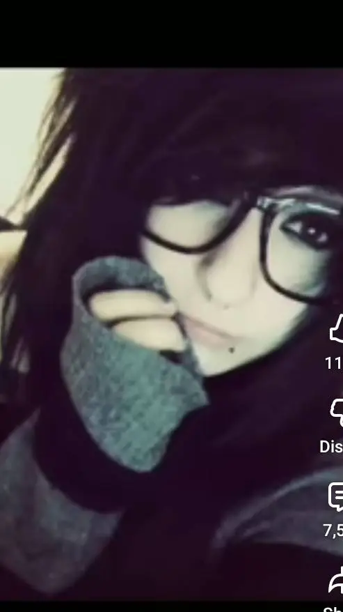 ai character: Emo Girl ✌🏻 background