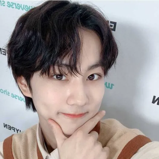 chat with ai character: Yang Jungwon