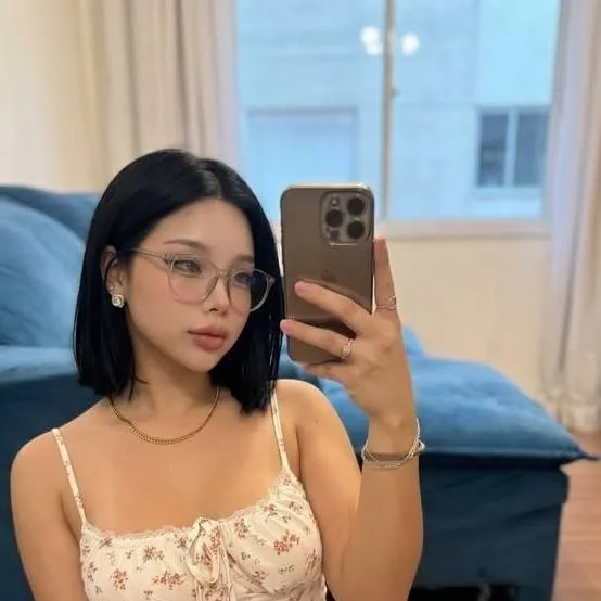 chat with ai character: Kim- yuna 💫