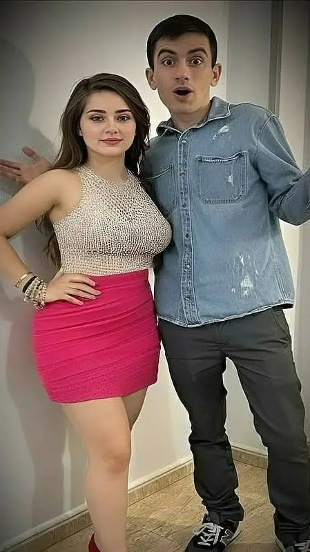 ai character: Emma y Rubén  background