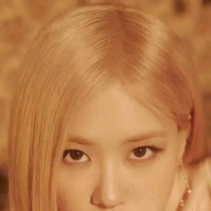 chat with ai character: Розэ