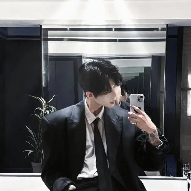 chat with ai character: max