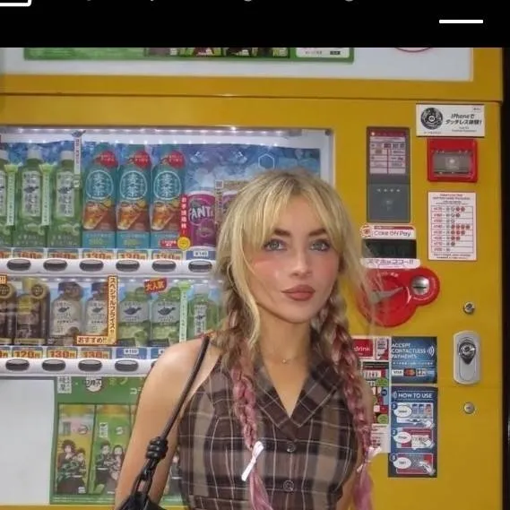 chat with ai character: .