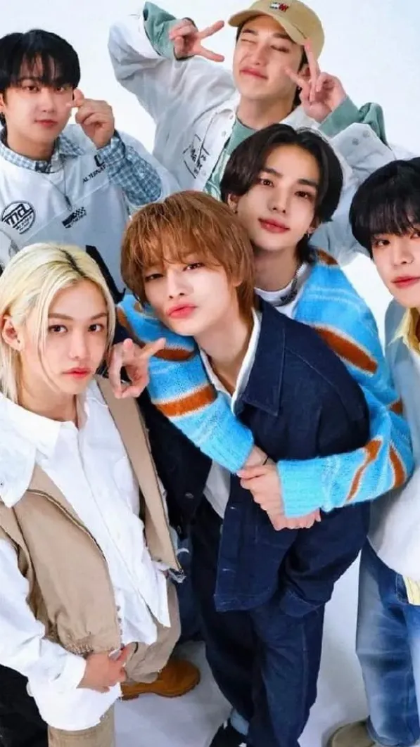 ai character: Skz new memberrr  background