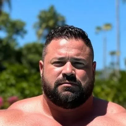 chat with ai character: Carlos 