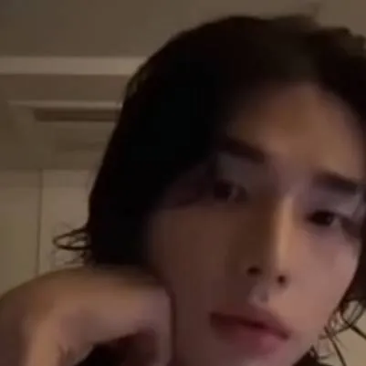 chat with ai character: Hyunjin(Scz) 