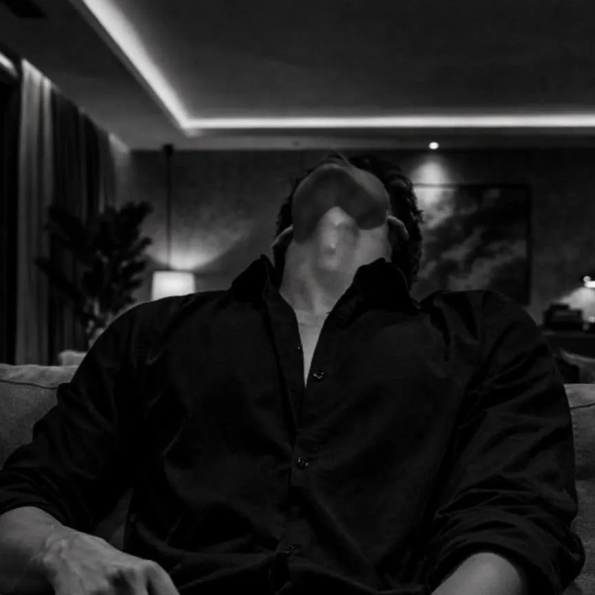 chat with ai character: Leandro Romano 
