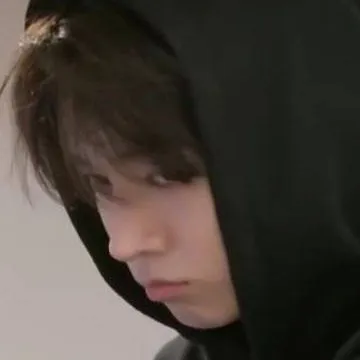 chat with ai character: Lee Heeseung