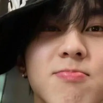 chat with ai character: Jungwon