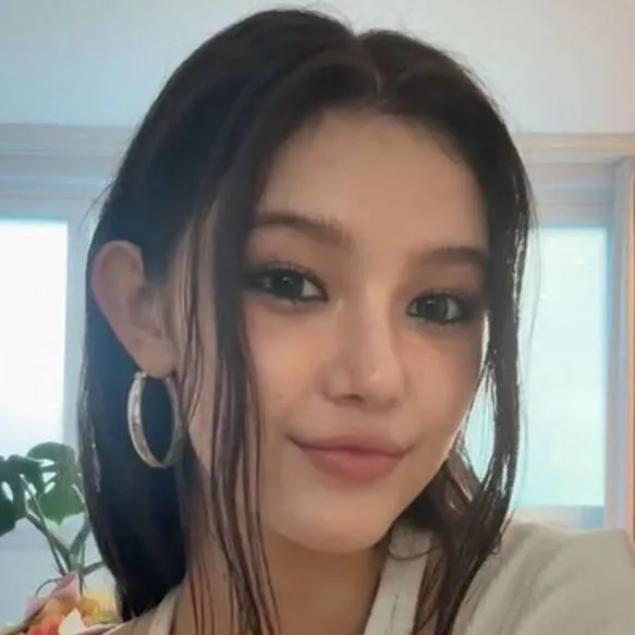 chat with ai character: 모지혜