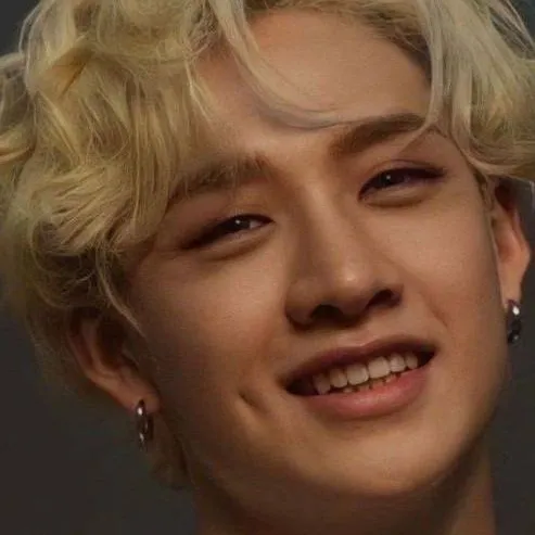 chat with ai character: bangchan skz