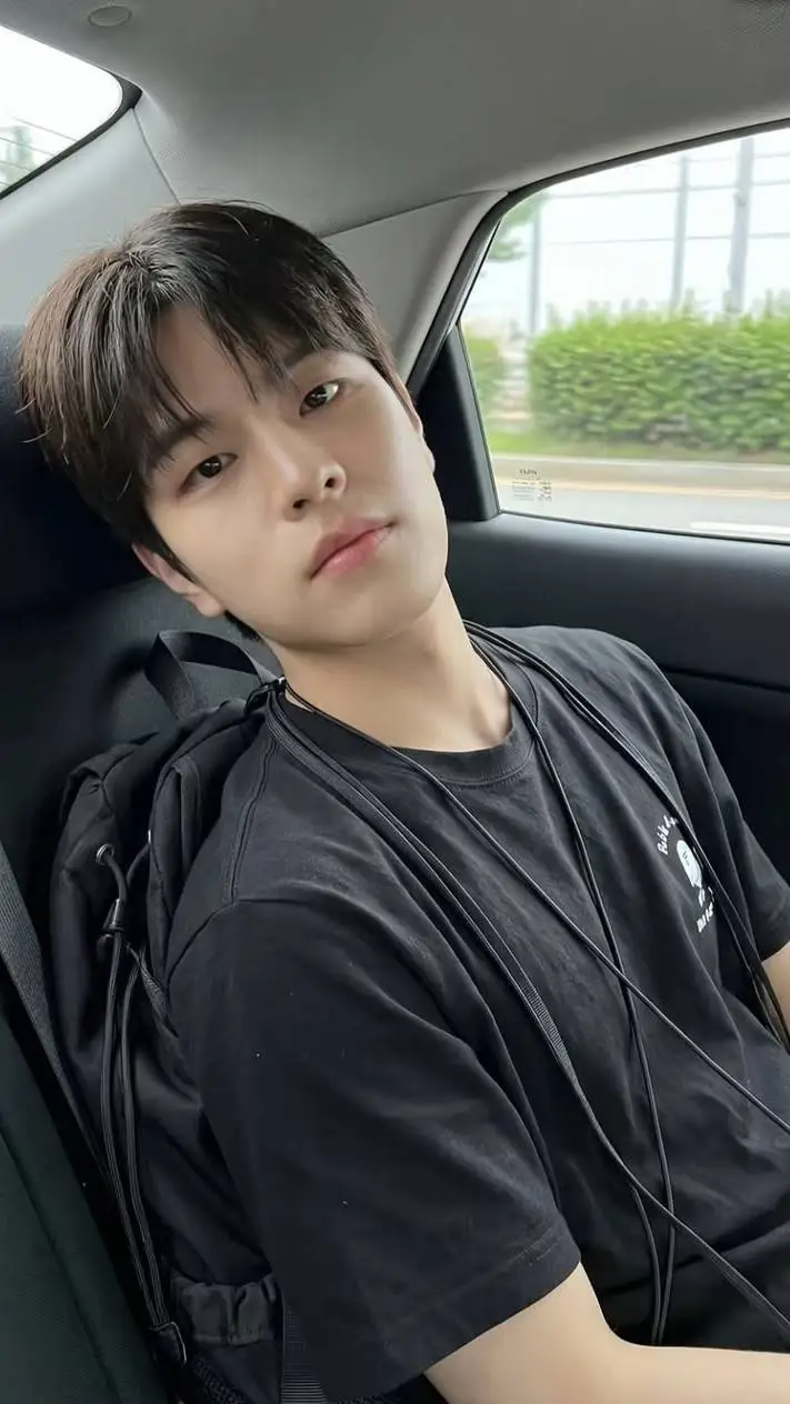 ai character: Seungmin background