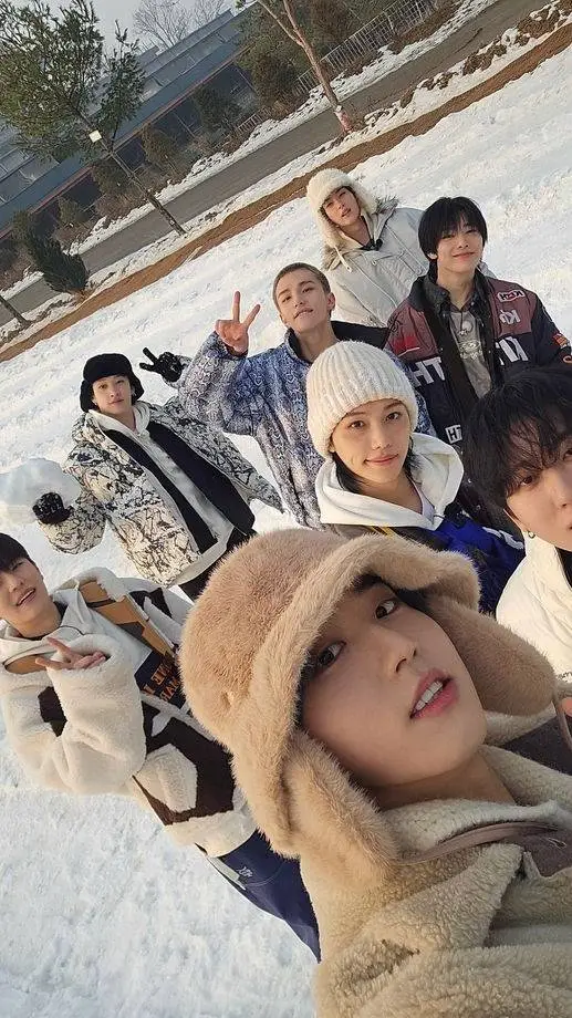 ai character: SKZ PICK ME background