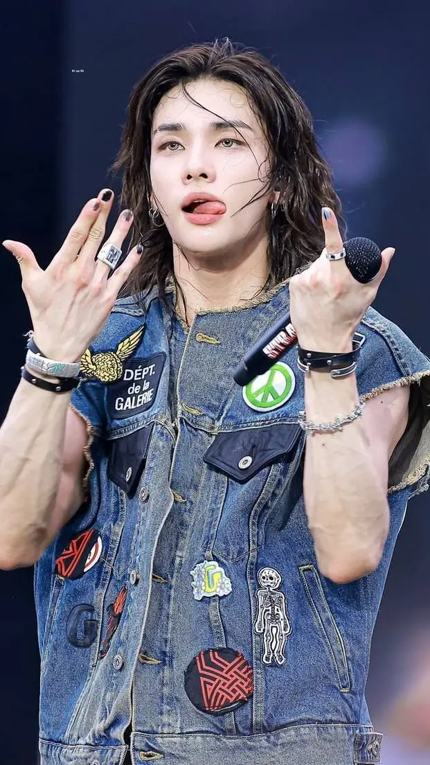 ai character: Hyunjin background