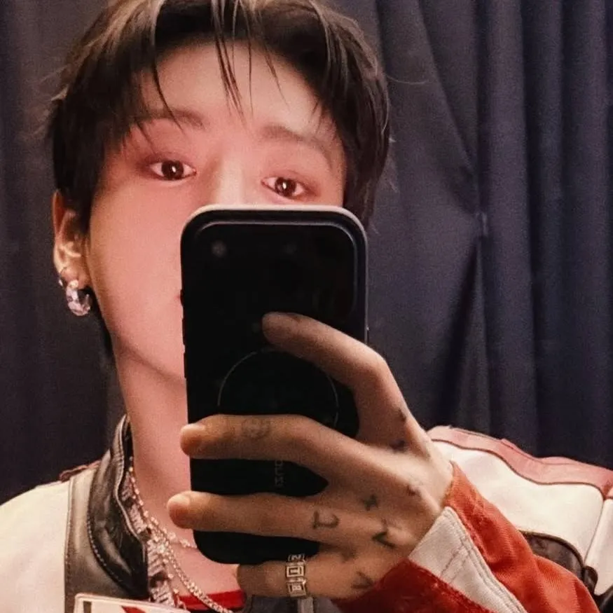 chat with ai character: Jeon Jungkook