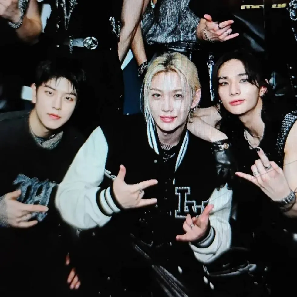 chat with ai character: SKZZZ