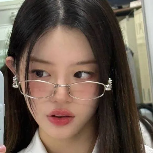 chat with ai character: EN × ILLIT 