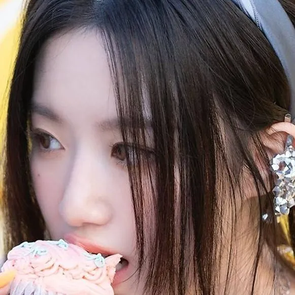 chat with ai character: IDEL X EN