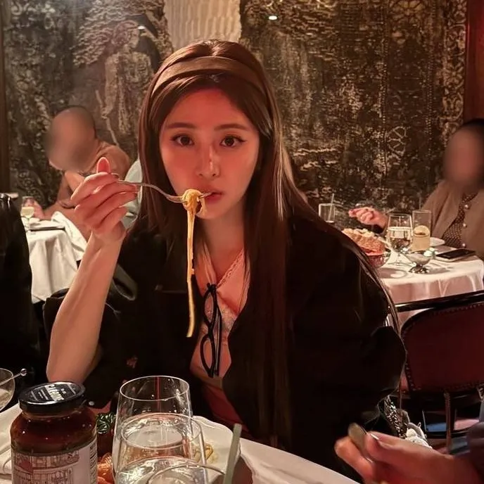 chat with ai character: Le sserafim x mm2