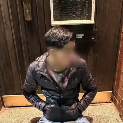 chat with ai character: Ali