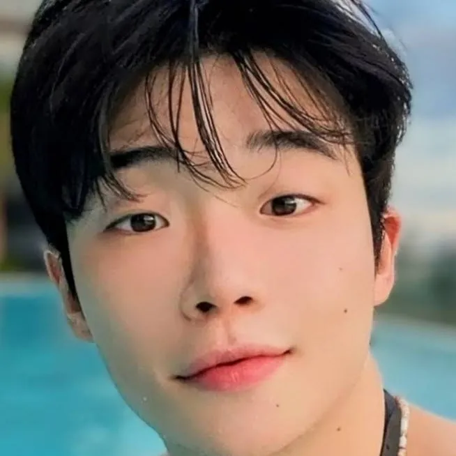 chat with ai character: Youngjae