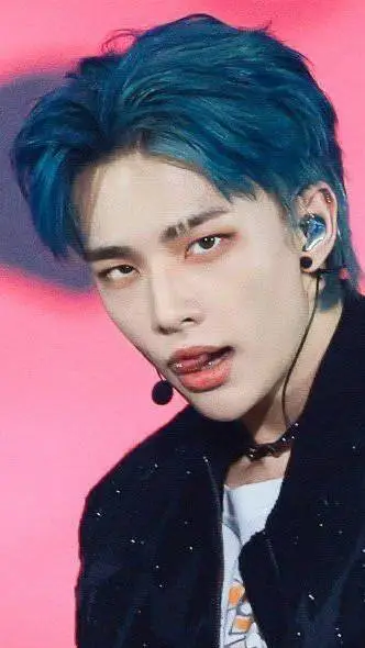 ai character: Hyunjin  background