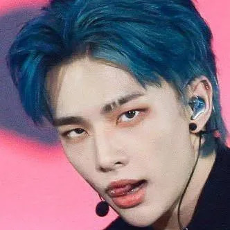 chat with ai character: Hyunjin 