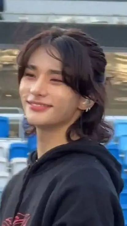 ai character: Hyunjin  background