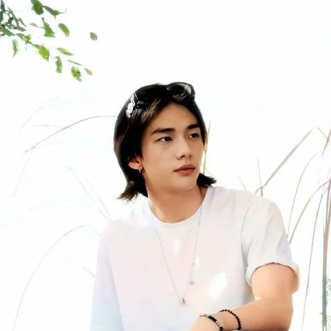 chat with ai character: Hyunjin 