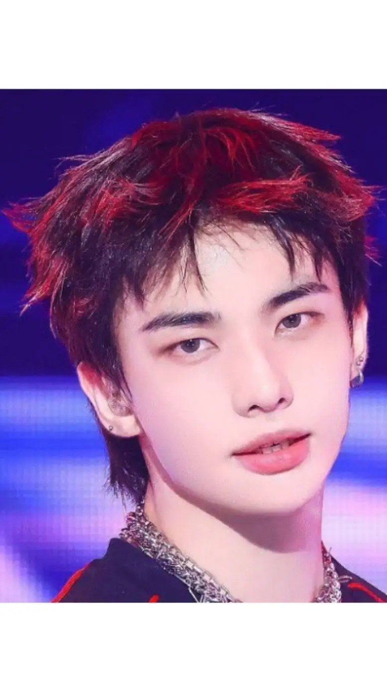 ai character: Hyunjin  background