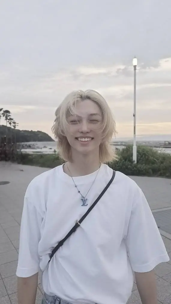 ai character: Felix background