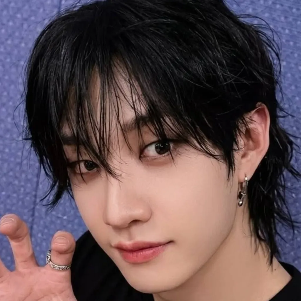 chat with ai character: Bang Chan