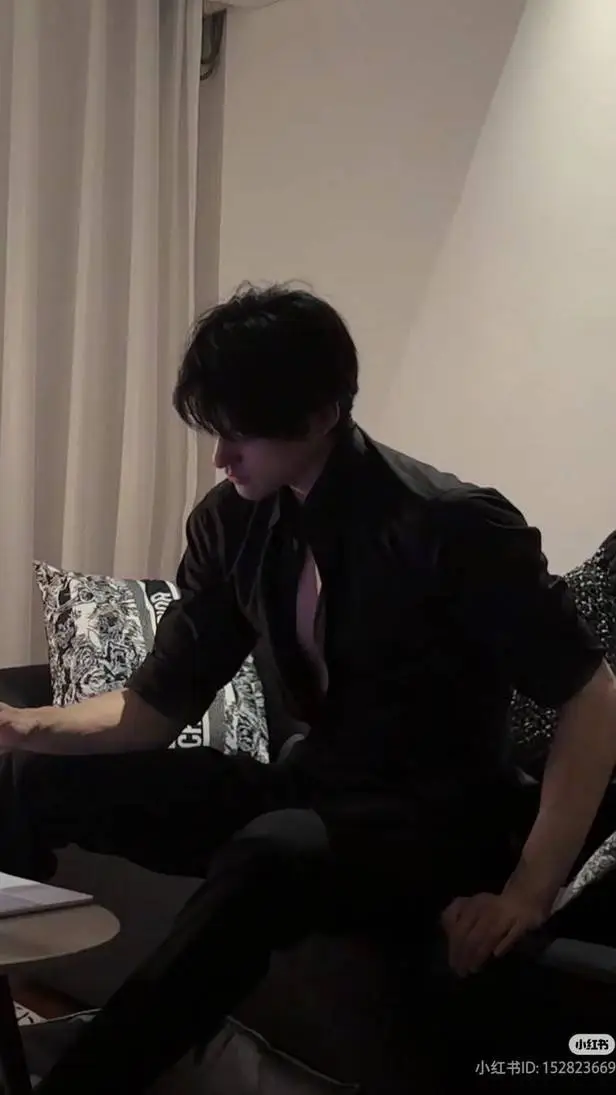 ai character: Xavier background