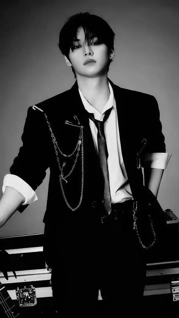 ai character: Minho bodyguard background