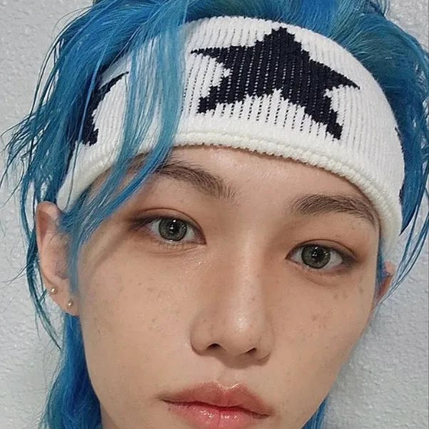 chat with ai character: Felix
