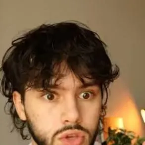 chat with ai character: yahya pill 