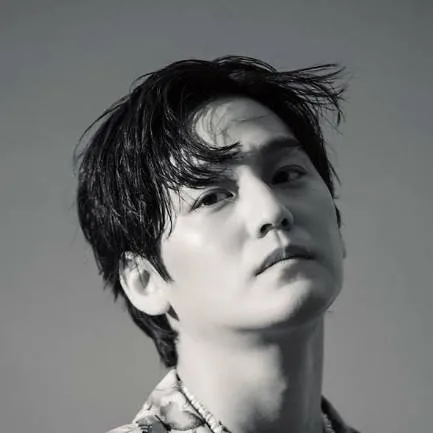chat with ai character: kim bum