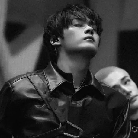 chat with ai character: minho