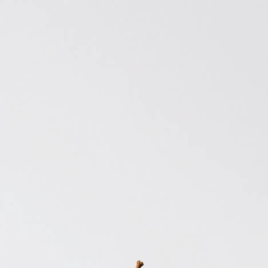 chat with ai character: Manzana 