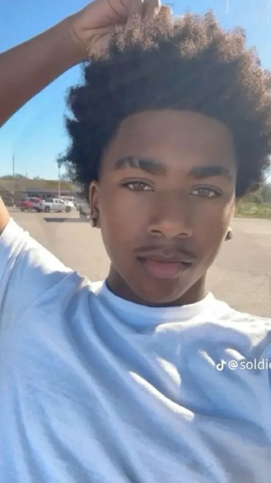ai character: Kyaire background