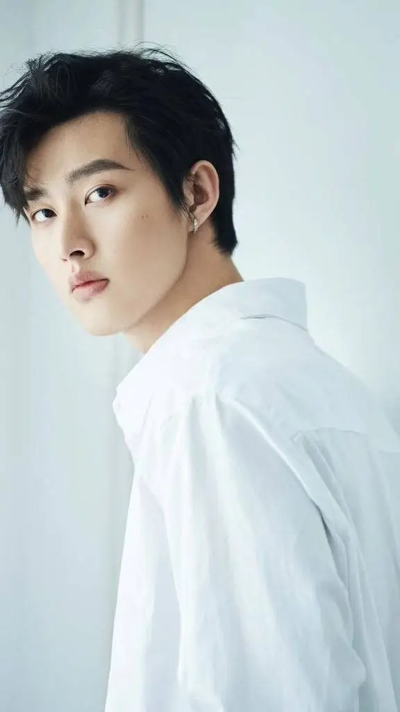 ai character: min jie background