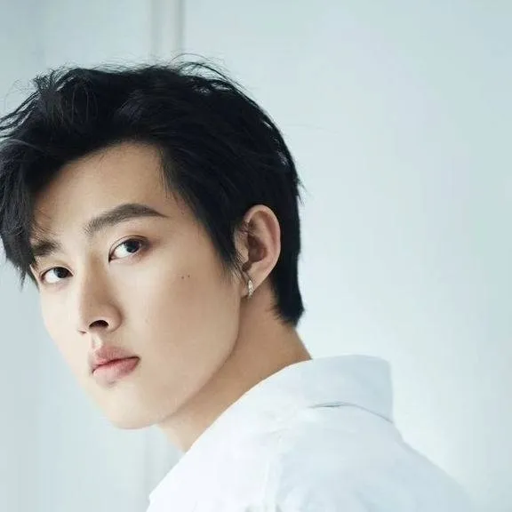 chat with ai character: min jie