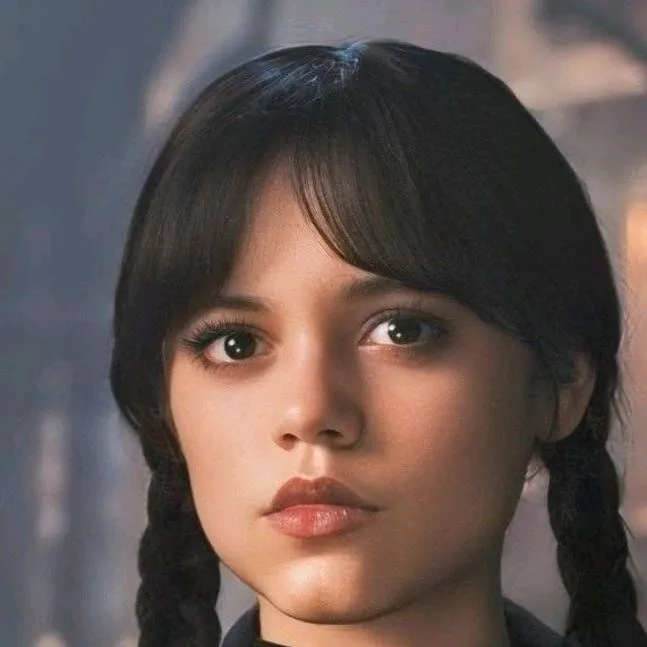 chat with ai character: Mercredi 
