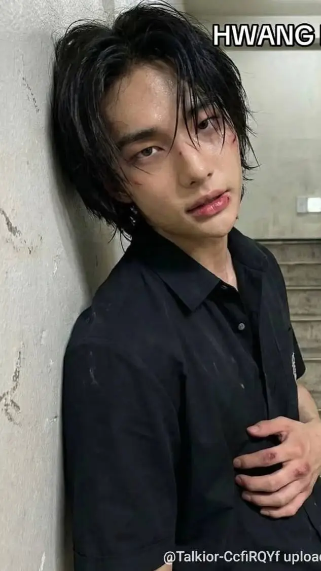 ai character: Hwang Hyunjin  background