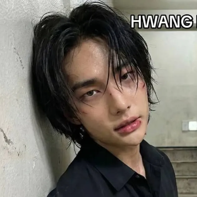 chat with ai character: Hwang Hyunjin 